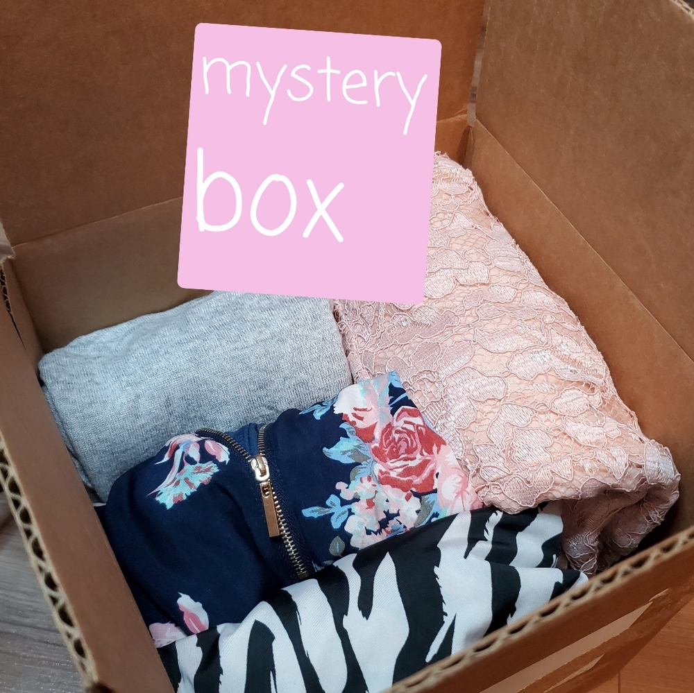 SOLD Mystery box - 4 dress (1 belt) & 1  jacket